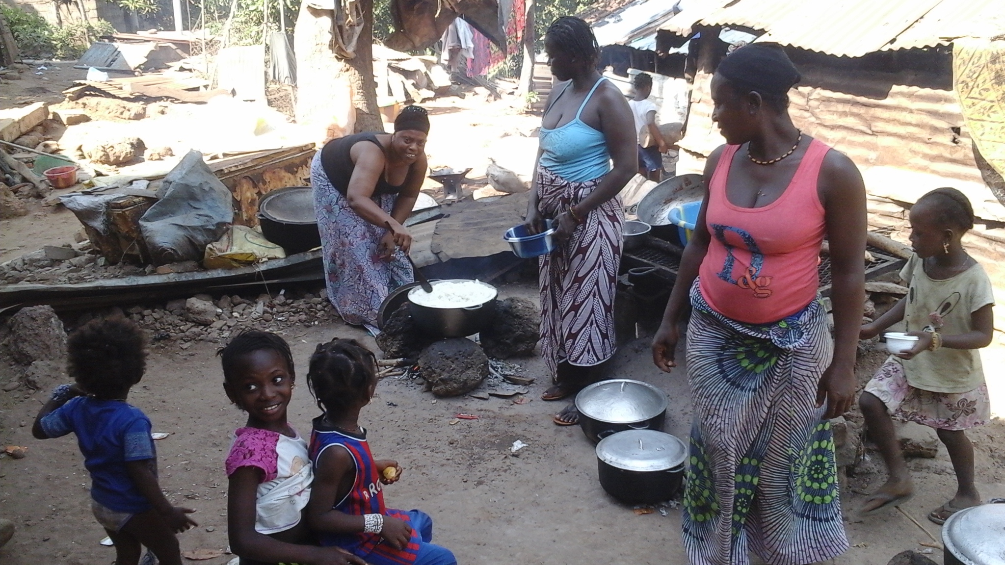 photo femmes cuisine guinée